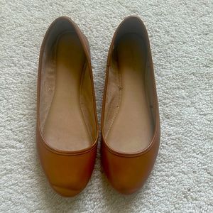 Universal Thread Tan flats
